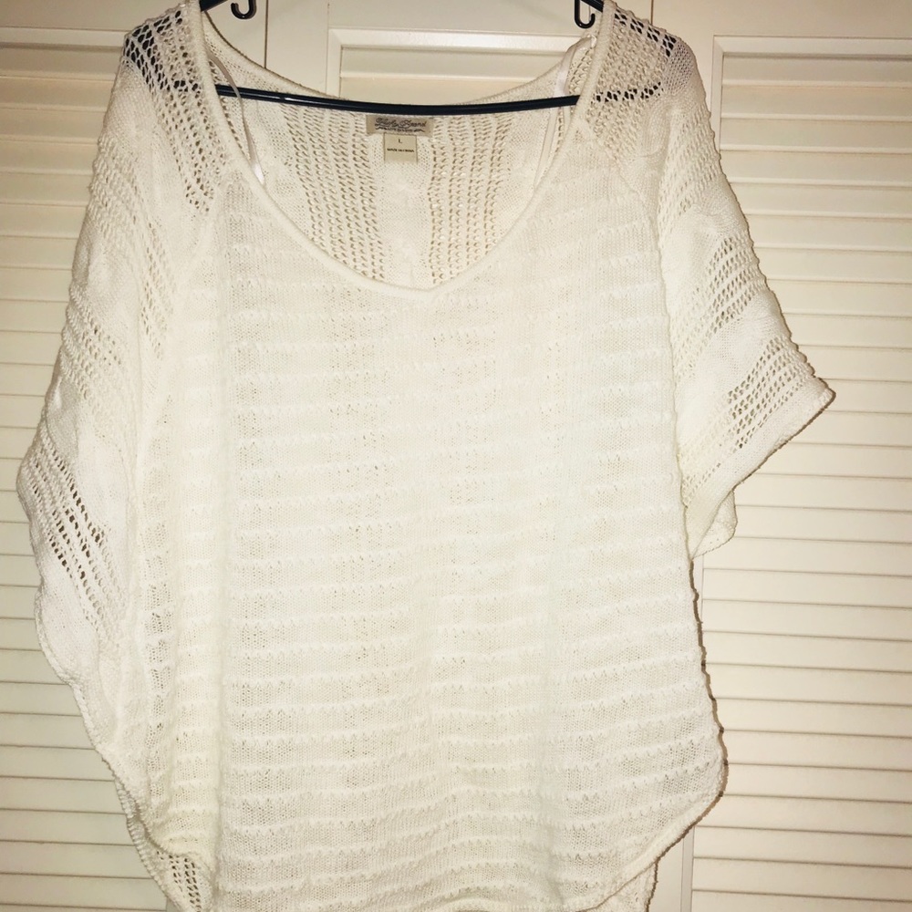 White short sleeve sweater top